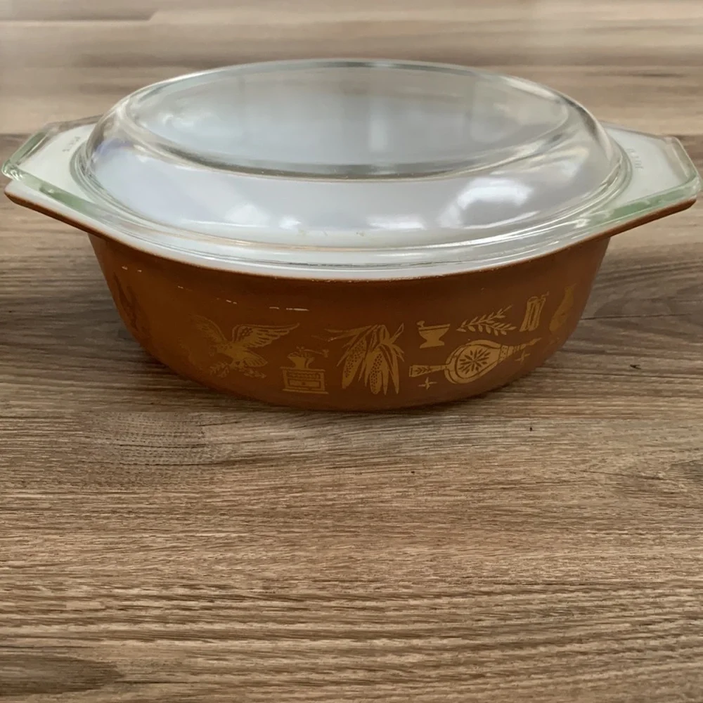 Vintage PYREX Early American 1 1/2 Qt Oval Casserole & 043 Lid Brown Gold Eagle